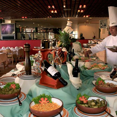 לה פאז Real Plaza Hotel & Convention Center מסעדה תמונה