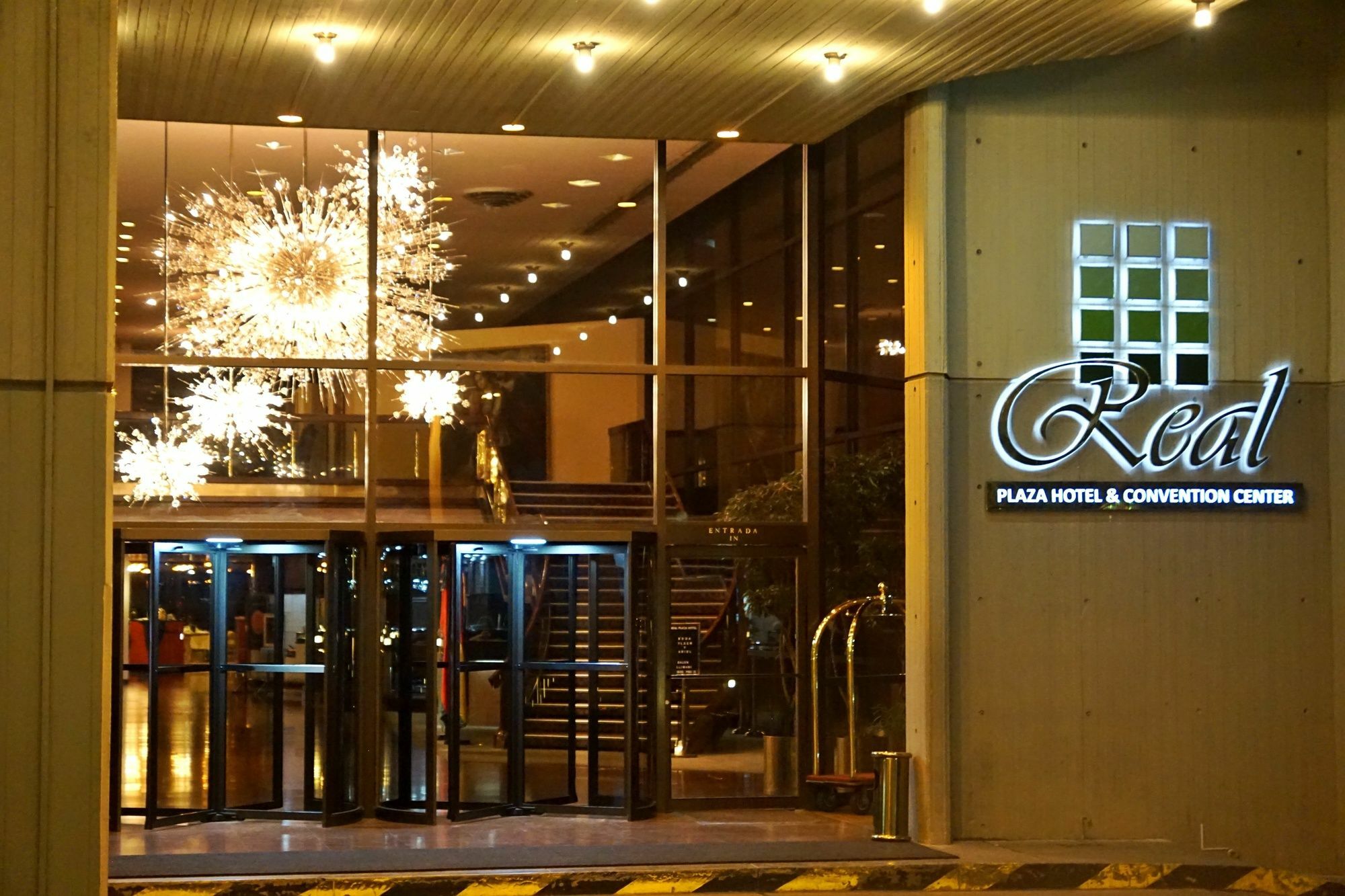 לה פאז Real Plaza Hotel & Convention Center מראה חיצוני תמונה